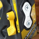 Il dettaglio della leva ski-walk degli scarponi La Sportiva Spectre 2.0