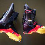 Dettaglio dei 2 lati dello scarpone La Sportiva Raceborg Carbon