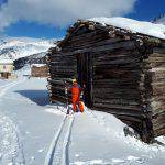 Ski Trab Altavia Carbon in Vallaccia davanti alle tipiche baite