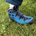 La scarpa Montura Yaru Tecno GTX su erba
