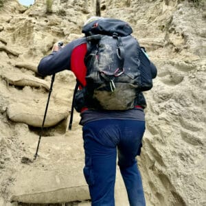 In salita con lo zaino Zulu 28L.