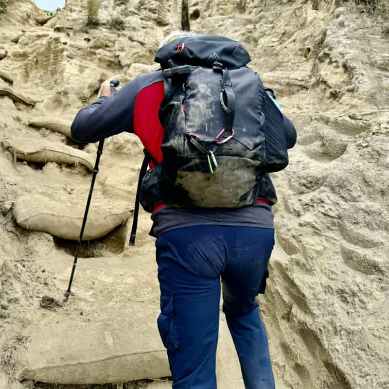 In salita con lo zaino Zulu 28L.